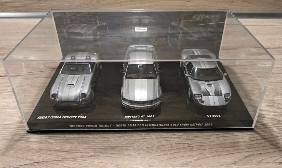 Ford Cobra Mustang GT 2004 Minichamps Modellauto Set 1:43 in Delmenhorst