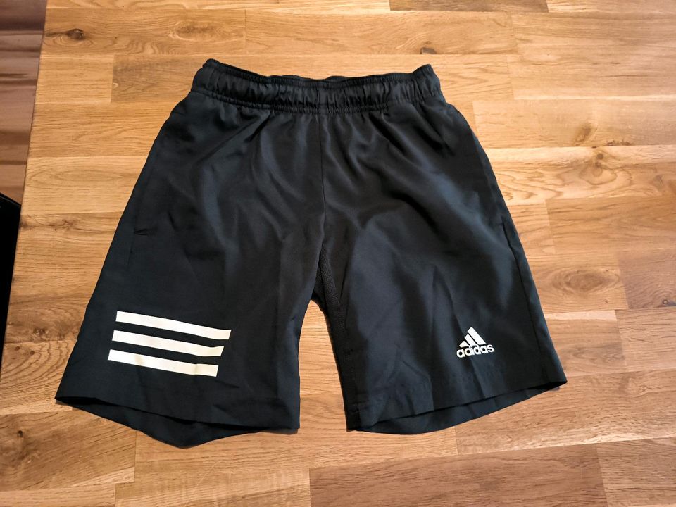 Adidas Sporthose neuwertig in Stadtallendorf
