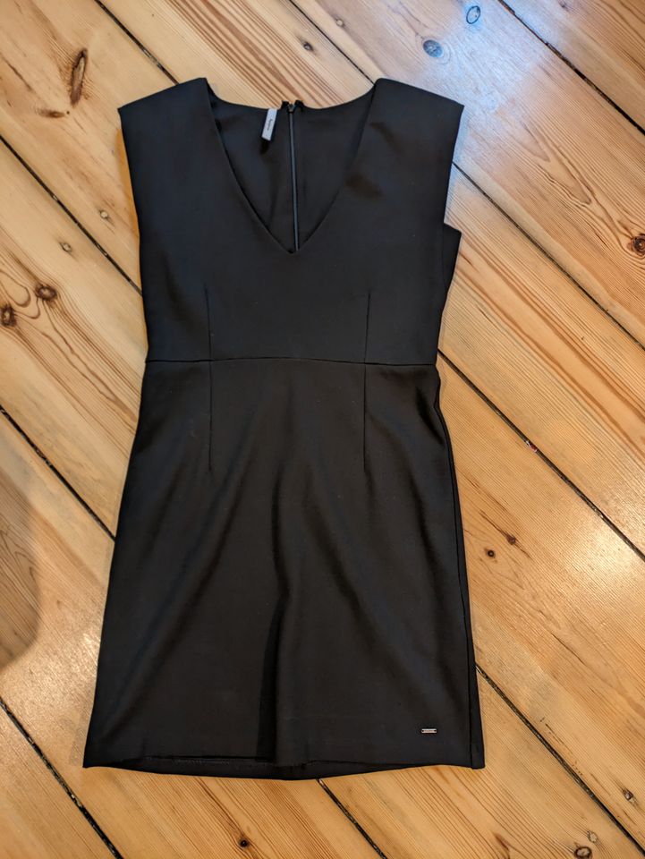 Kleid schwarz von Pepe Jeans Größe L in Berlin