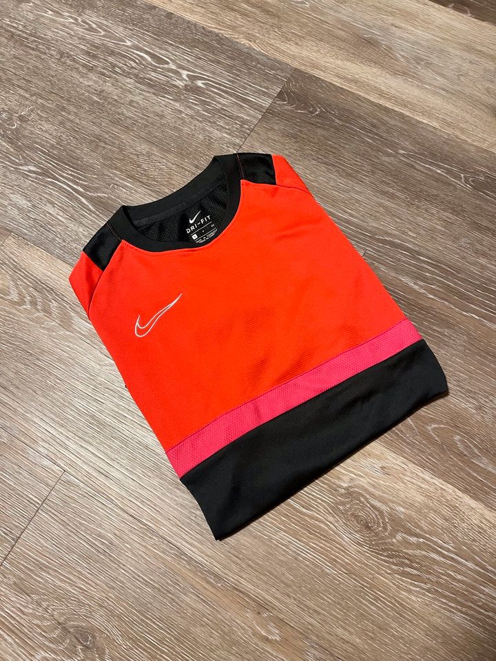 Nike Dri-fit T-Shirt / Trainingsshirt rot/grau/weiß S/36 in Hessen -  Heuchelheim | eBay Kleinanzeigen ist jetzt Kleinanzeigen