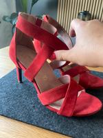 NEU rote Tamaris Heart & Sole High Heel Sandalette Leder Gr.40 Nordrhein-Westfalen - Mönchengladbach Vorschau