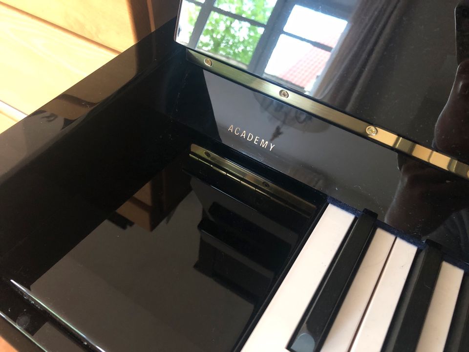 C. Bechstein academy A 112 Modern Klavier neuwertig Bj 2018 in Buxtehude