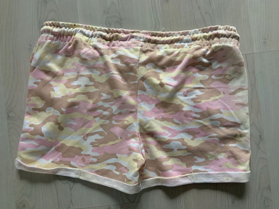 Camouflage Shorts - neu in Mainleus