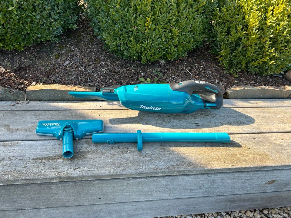 Makita Akku Handstaubsauger 18V in Bad Münstereifel