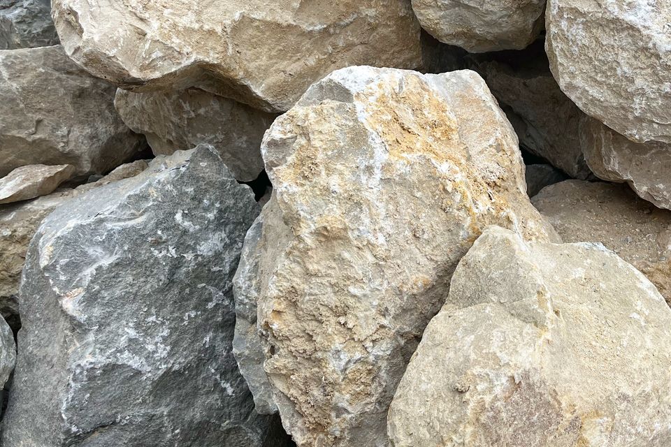 Bruchstein Yellow Rocks 15-45 cm Preis pro Tonne (0,14EUR/kg) in Boppard