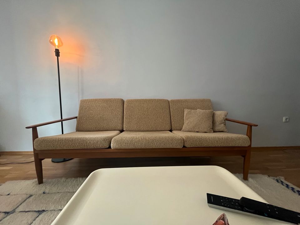 Mid Century Couch in München