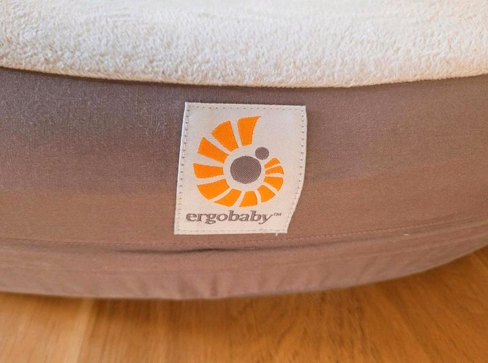 Ergobaby Stillkissen Nursing Pillow flauschig ergonomisch in Karlshuld
