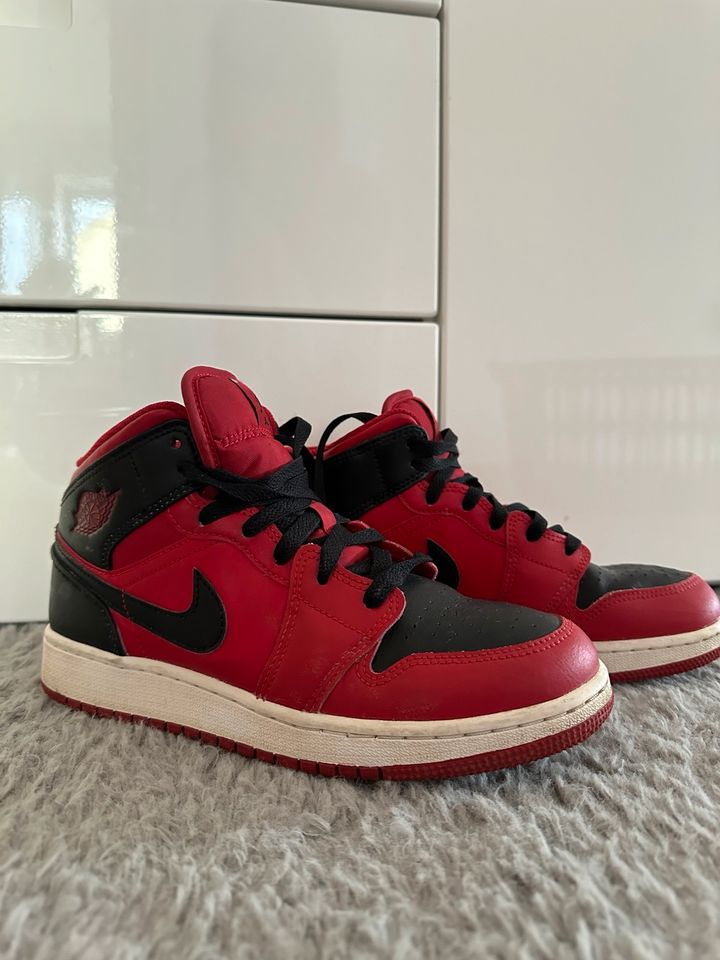 Nike Jordan rot schwarz in Bisingen