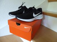 Nike Revolution 7 Straßenlaufschuh Damen Gr. 40 NEU! Saarland - Püttlingen Vorschau