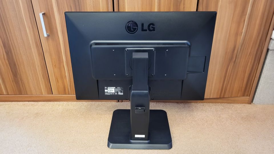 LG Monitor 24MB65PY-B 24" Neuwertig in Hausham