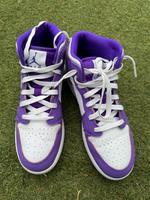 Nike Jordan Air in lila weiß Bayern - Zorneding Vorschau
