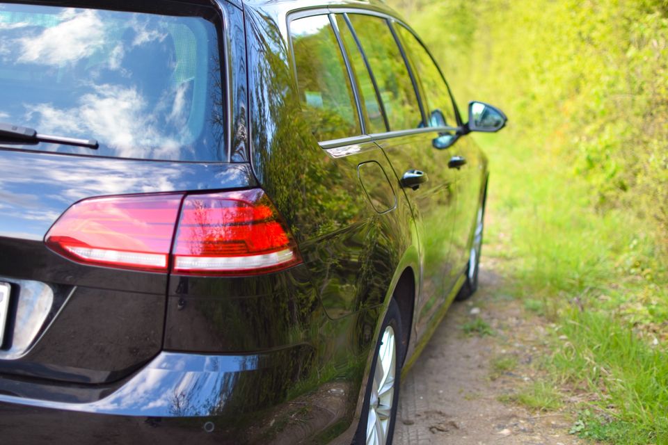 Golf VII 2.0 TDI Comfortline Variant R-Line in Ahnatal