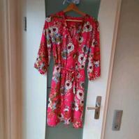Magentafarben geblümt fließend knielang Kleid, M, s.Oliver Rheinland-Pfalz - Saulheim Vorschau