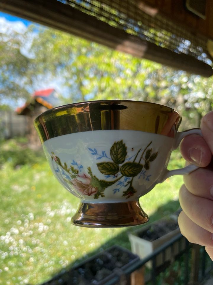 Porzellan Teller Tasse Dekoration  Gold weiß in Panketal