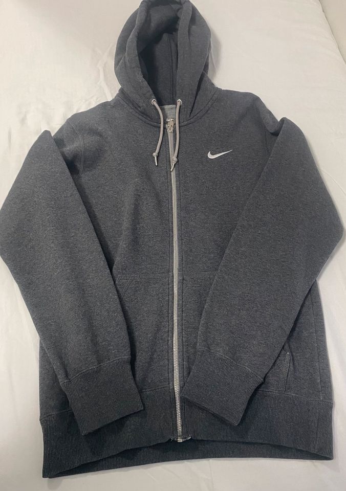 Nike Sweatshirt Zipper S in Ratingen