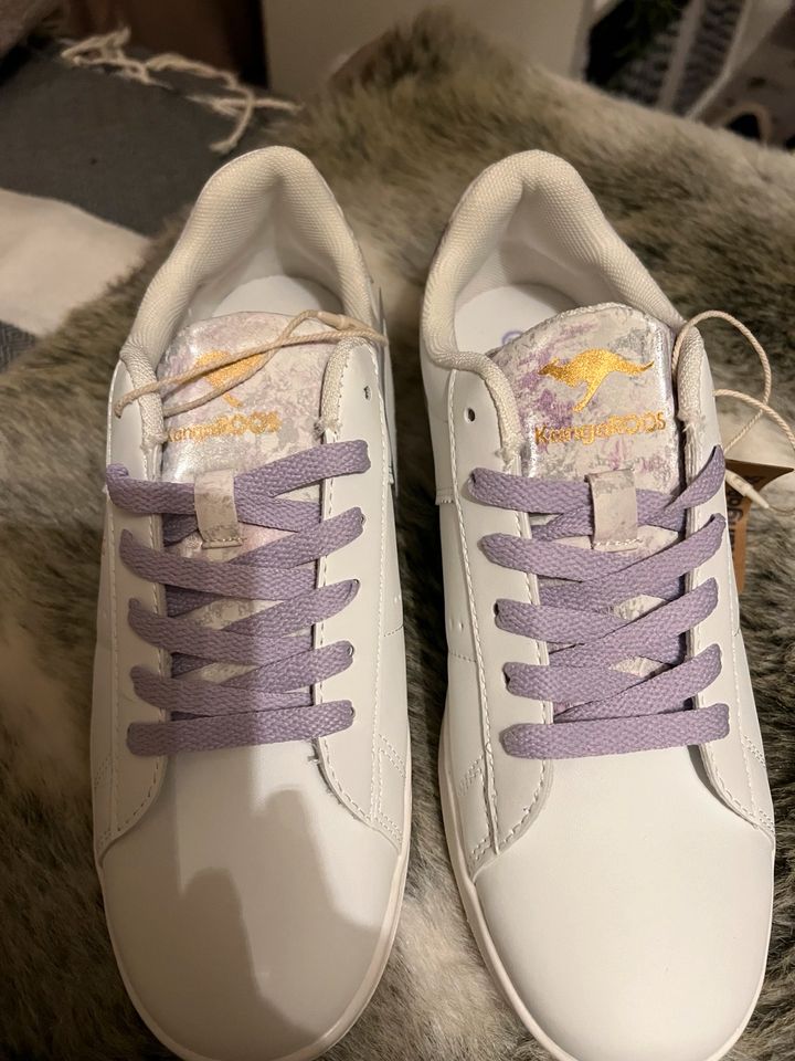 Kangaroos Sneaker weiß violett Gr.38 in Contwig