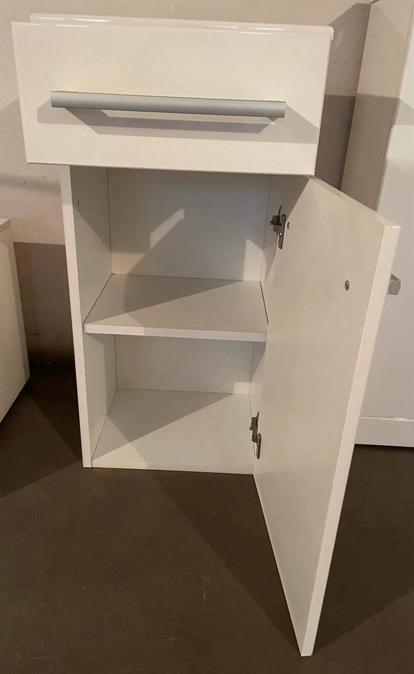 Badschrank zum Aufhängen in Isernhagen