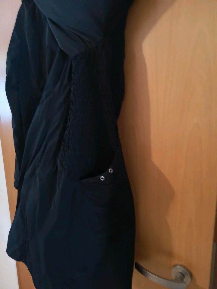 Schwarze Damen Jacke in Merzig