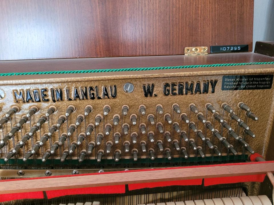 Klavier von W. Hoffmann in Morsbach
