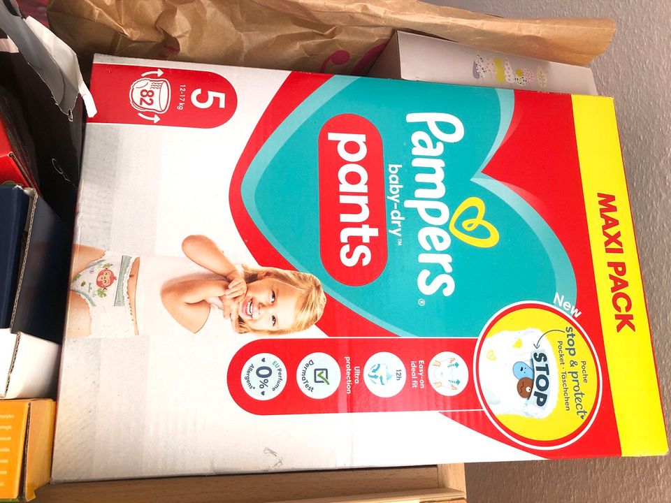 Pants Pampers Kartons nr 5 Oder 6 in Frankfurt am Main