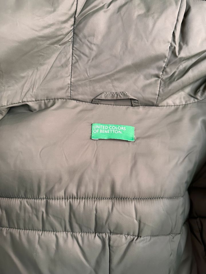 Winterjacke lang BENETTON XS 32/34 grün / khaki in Hannover