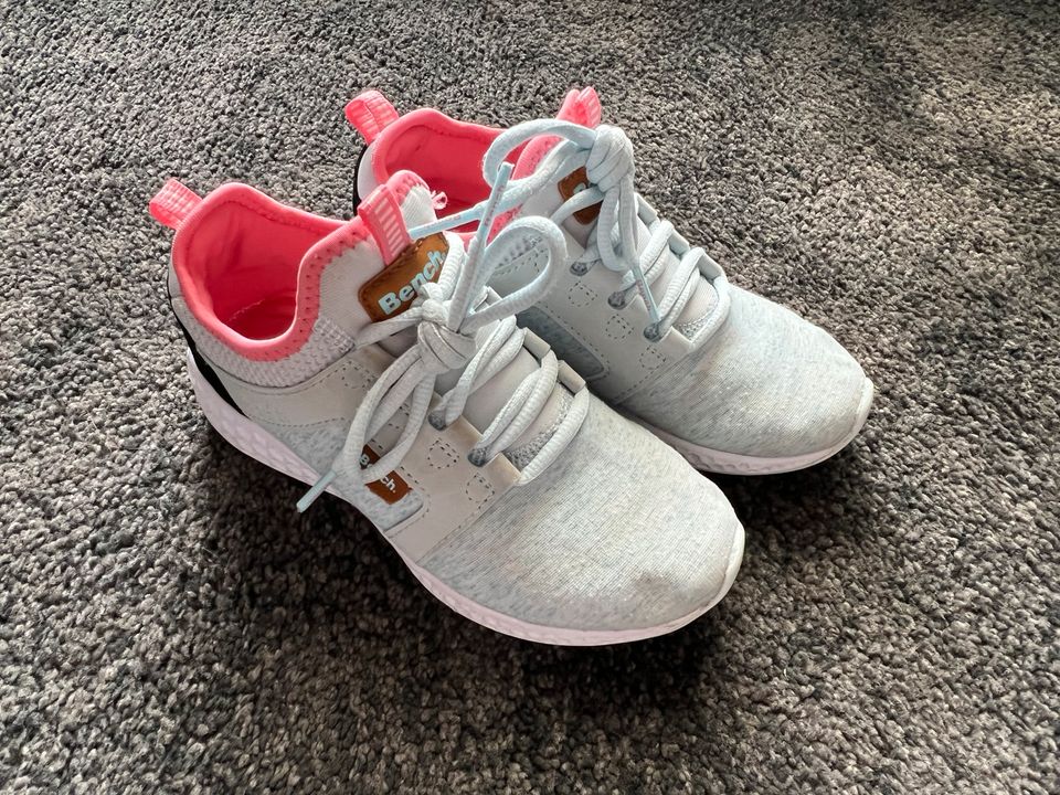 Bench Schuhe Sneaker Gr. 33 (32) in Sachsen - Weinböhla | Gebrauchte  Kinderschuhe Größe 32 kaufen | eBay Kleinanzeigen ist jetzt Kleinanzeigen