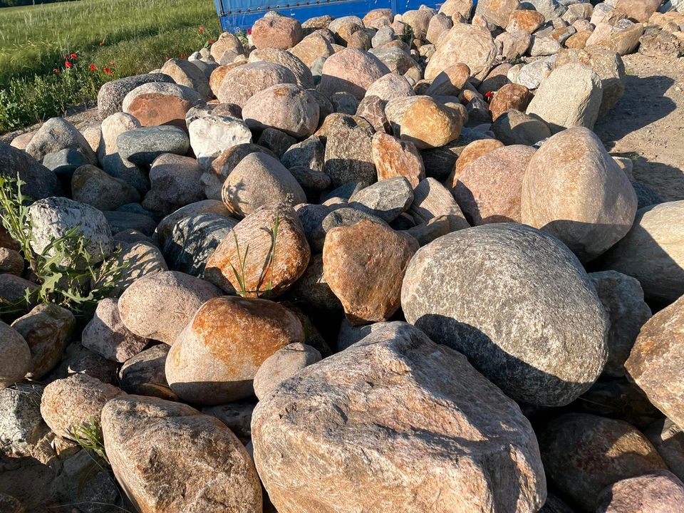 Friesenwall Findlinge Mauer Granit  Friesenmauer in Unterfranken in Grettstadt