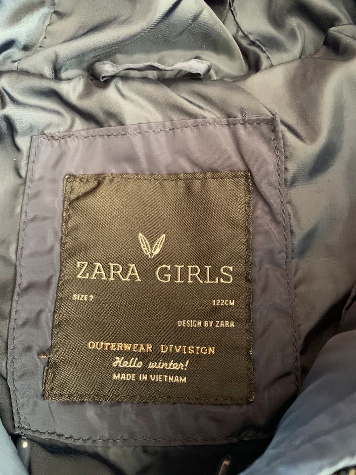 Daunenjacke Winterjacke blau Gr 122 7 Jahre Zara in Nittendorf 