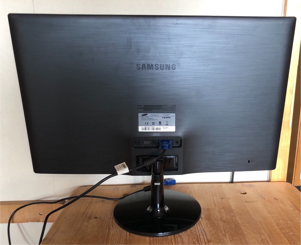 Samsung Bildschirm 27“ mit Standfuß oder Monitorhalterung in Falkenhagen (Mark)