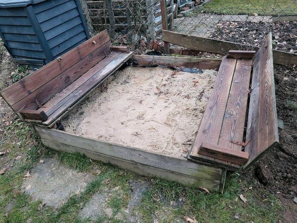 Sandkasten Holz Flippey mit Klappdeckel 150x165 cm in Göppingen