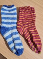 1 Paar Kuschelsocken + 1 Paar selbst gestrickte Strümpfe - Kaufne Hessen - Petersberg Vorschau