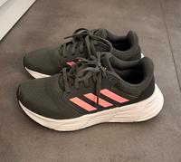 Turnschuhe Adidas Gr. 38 2/3 Mädchen grau pink Sachsen - Nossen Vorschau