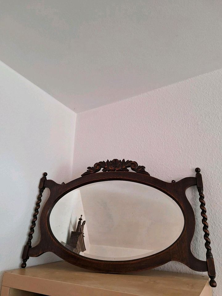 Antiker  Spiegel mit schönem Echtholzrahmen in Dortmund