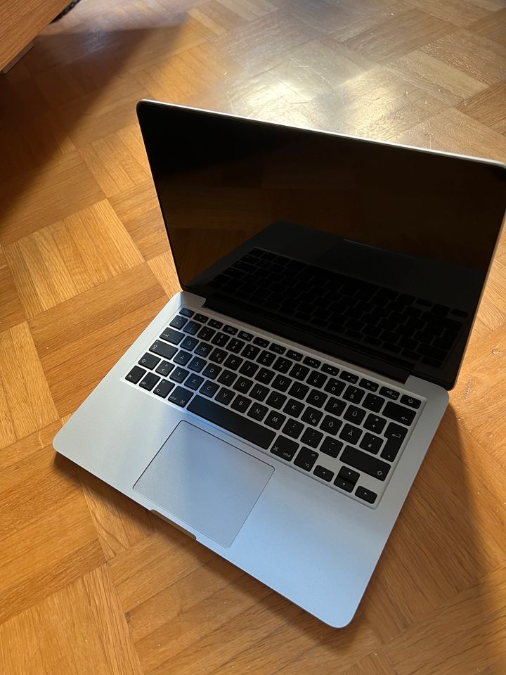 MacBook Pro 2015 13“ 8GB 512GB SSD Top Zustand OVP in München