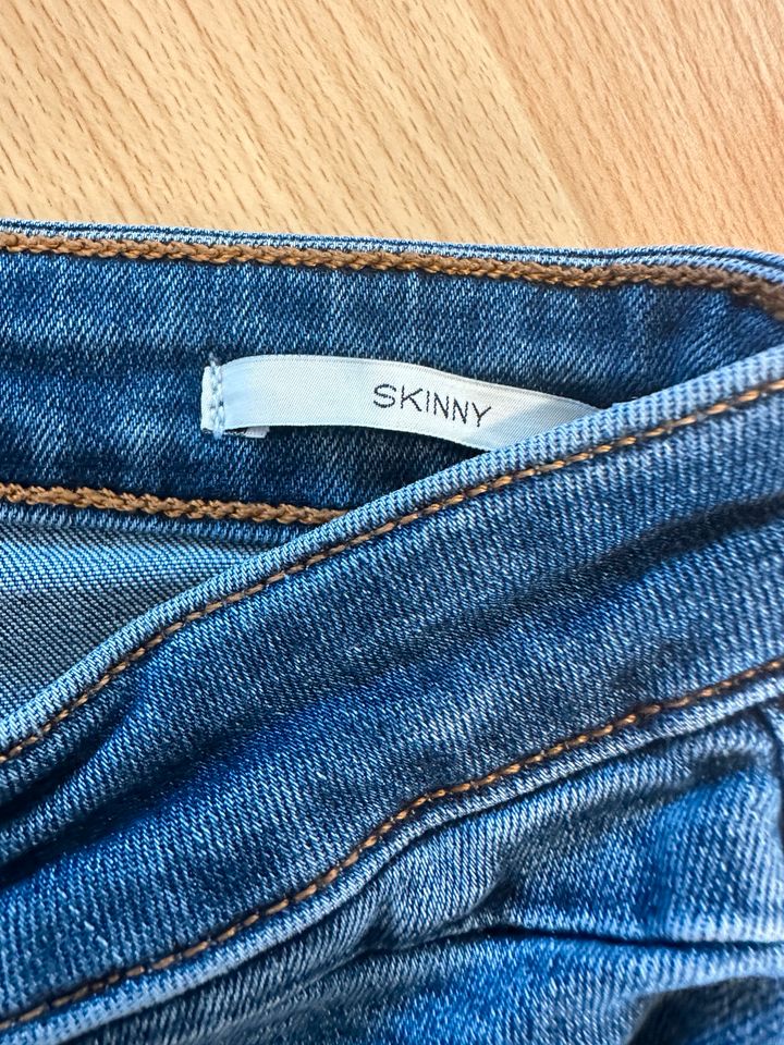 Esprit Skinny Fit Jeans -medium rise 27/32 in Darmstadt