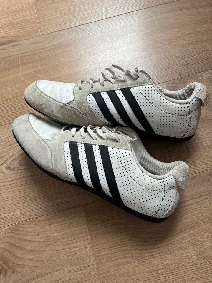 Adidas Schuhe in Büdingen