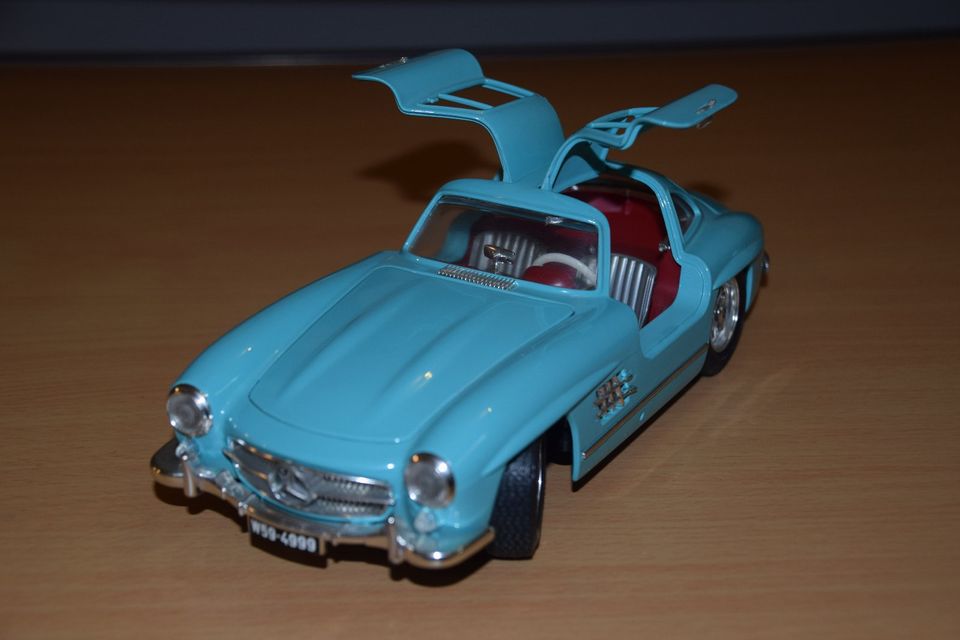 Mercedes 300 SL 1:18 von Burago in eisblau , Einzelstück in Solms