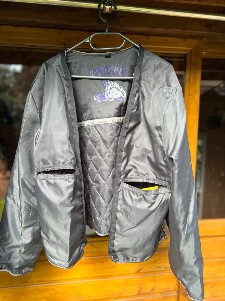 Motorrad Lederjacke in Tettenweis