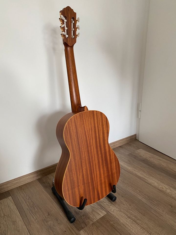 Akustikgitarre Höfner HZ 23 mit viel Zubehör in Wolfhagen 