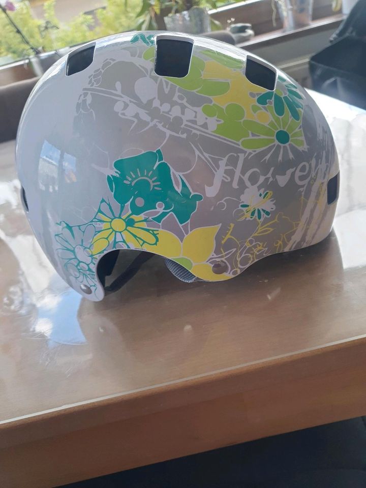 Helm Fahrradhelm UVEX Mädchen 51-55cm in Gebesee