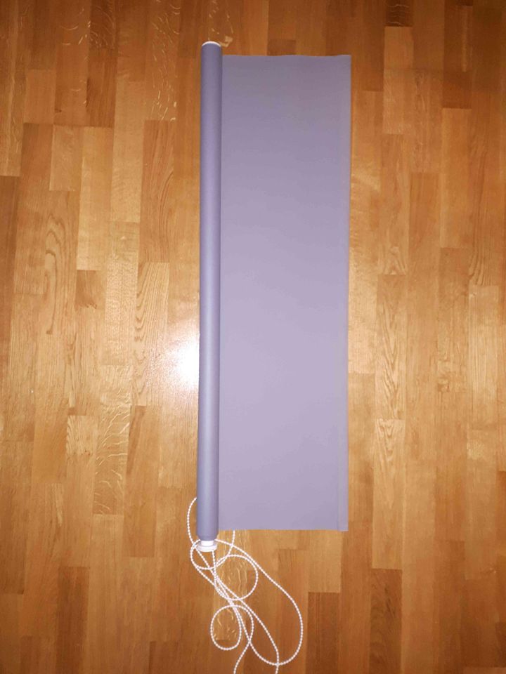 Graues undurchsichtiges Rollo von Ikea ca. 99 cm breit und 195 cm in München