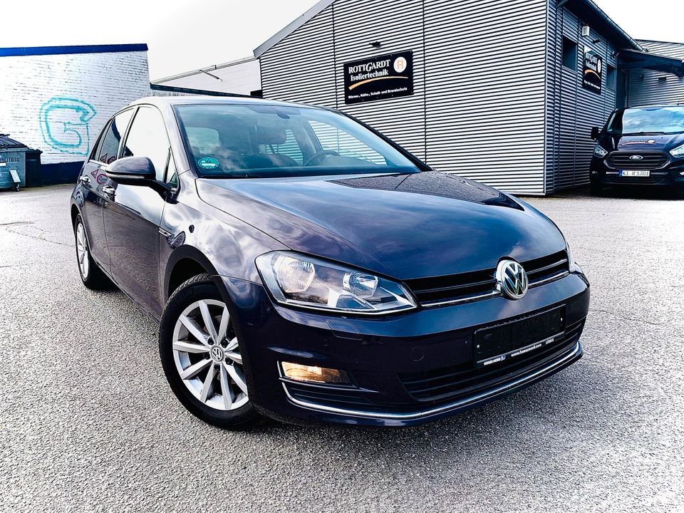 VW Golf 7 1.6 TDI Lounge Limousine Scheckheftgepflegt TÜV Neu in Kiel