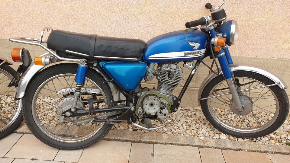 2 x Honda CB 100 Konvolut mit Ersatzrahmen und Teilen in Scheßlitz