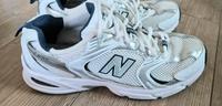 New Balance 530 silver white in Gr. 43 guter Zustand Düsseldorf - Benrath Vorschau