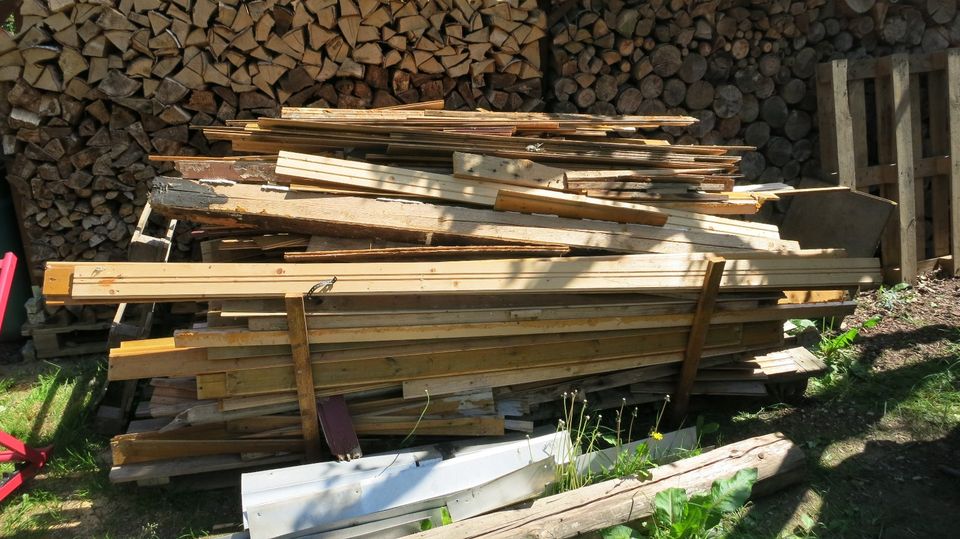 2 m3 Abbruchholz Abriss Holz Brennholz Abbruch zu verschenken in Bautzen