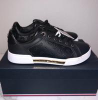 Schwarze Tommy Hilfiger Schuhe Gr. 39 Neu mit Karton Niedersachsen - Schwarmstedt Vorschau