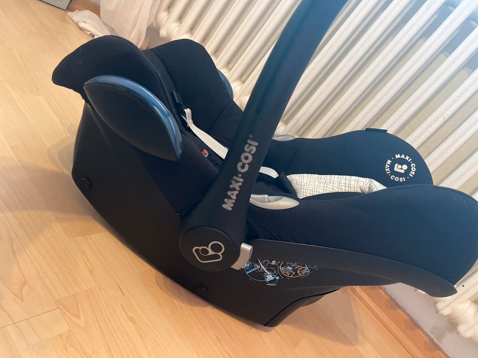 Maxi Cosi Cabrio Fix mit Isofix Station in Nüdlingen