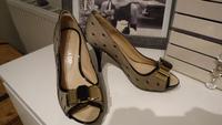 Patrizia Dini/Heine Plateau High Heels beige/schwarz/gold Gr. 35 Niedersachsen - Lähden Vorschau