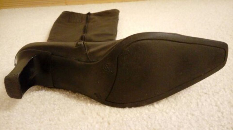 Damen Lederstiefel schwarz Größe 40 in Münchenbernsdorf