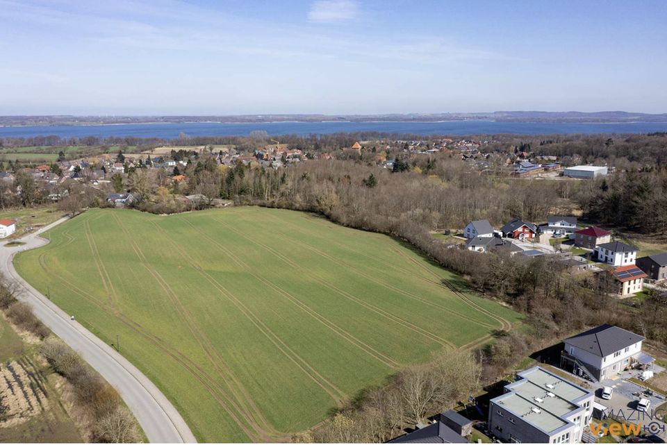 Beneidenswert gut - Sonnengrundstück mit attraktiver Stadthaus-Planung von Virtus Massivhaus in Selent